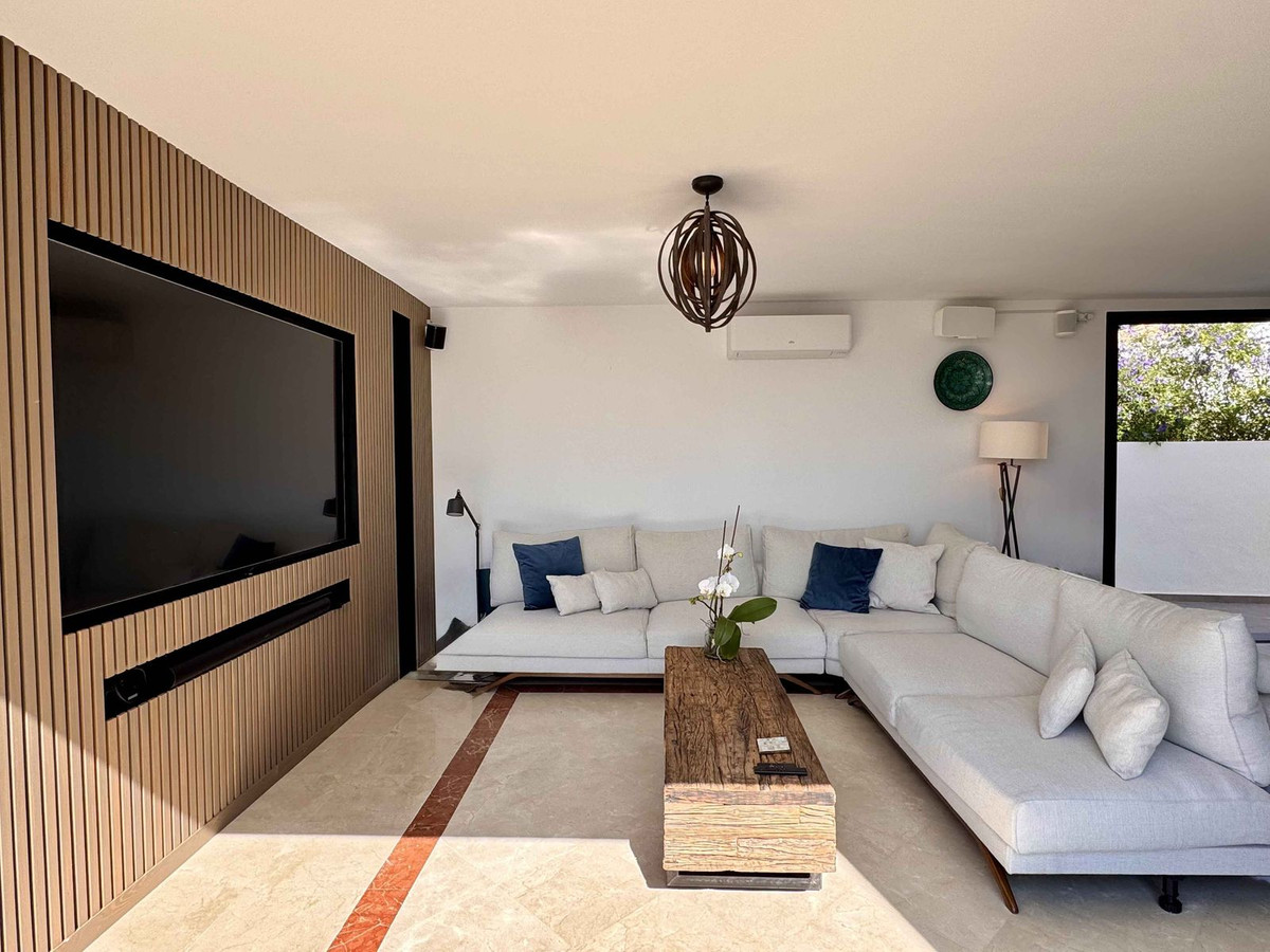 5 bedroom Villas for sale in Riviera del Sol – R5342257