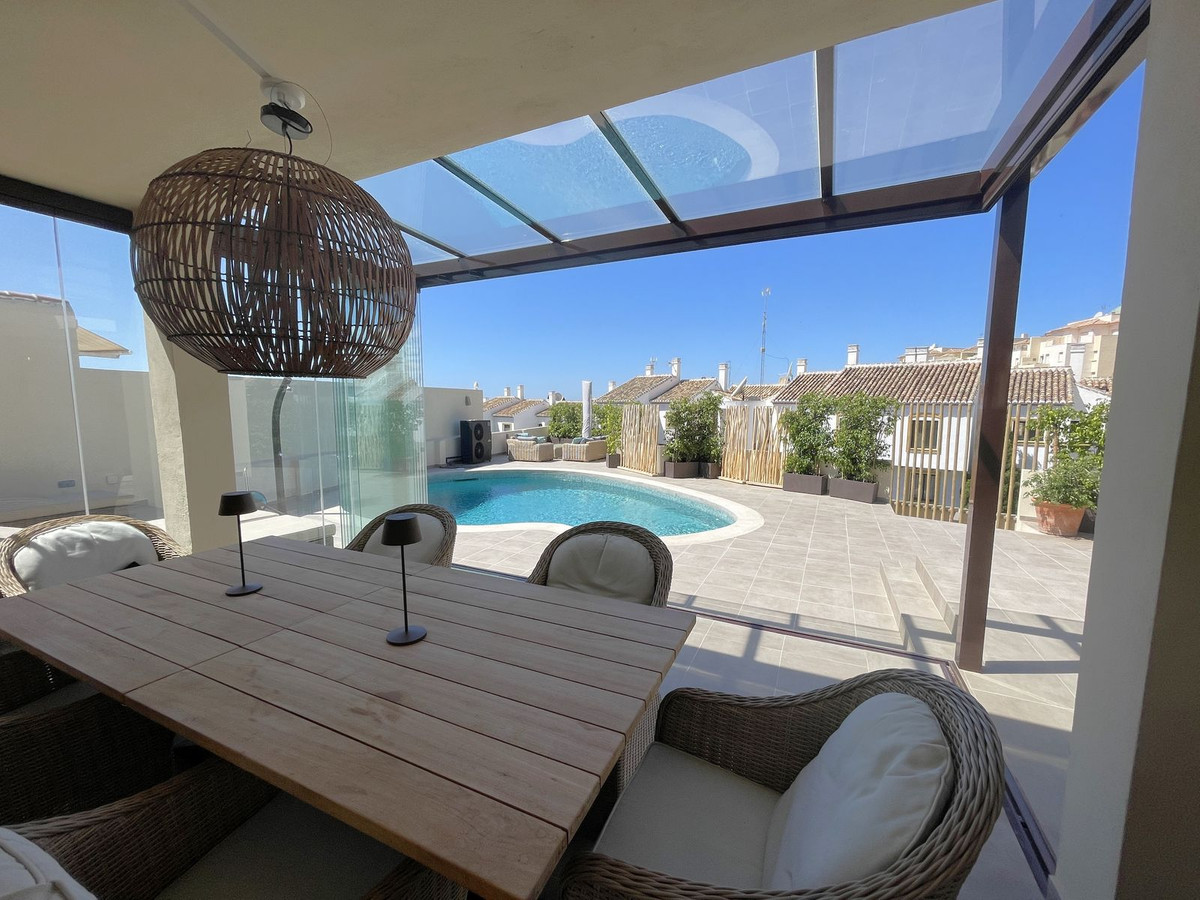 5 bedroom Villas for sale in Riviera del Sol – R5342257