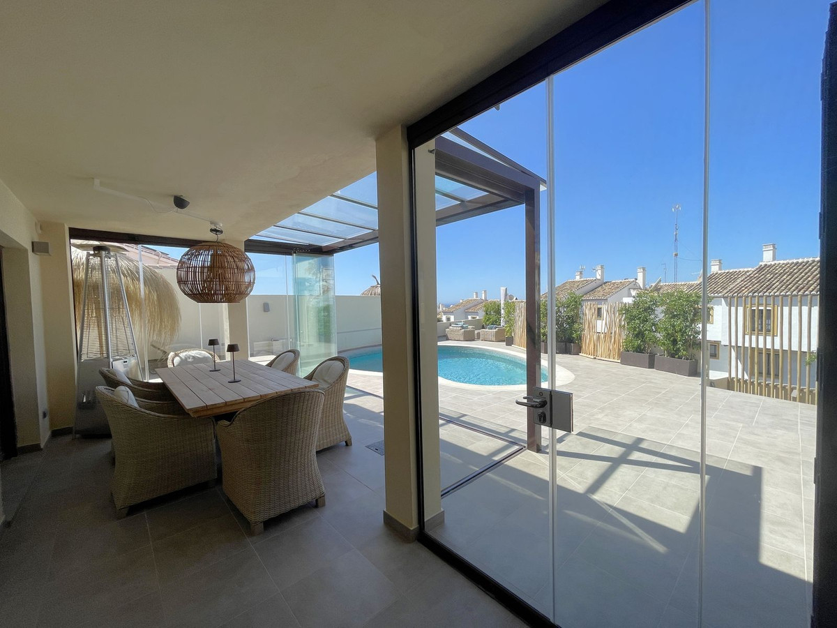 5 bedroom Villas for sale in Riviera del Sol – R5342257