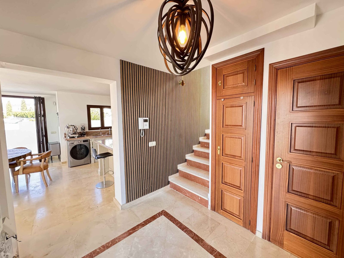 5 bedroom Villas for sale in Riviera del Sol – R5342257