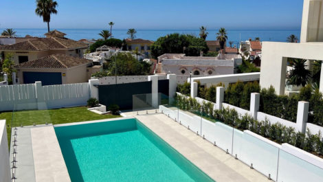 6 bedroom Villas for sale in Elviria – R4284901