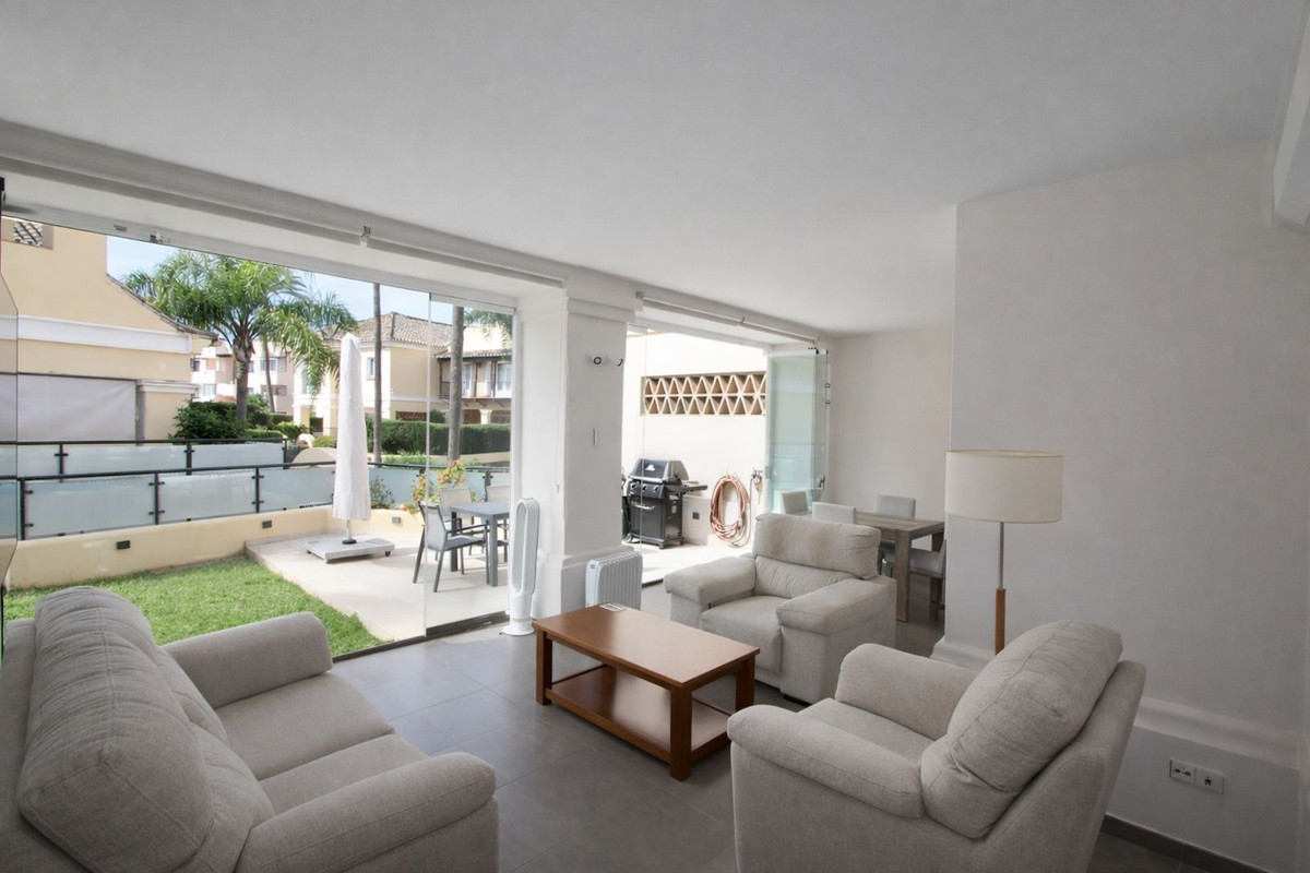 3 bedroom Semi-detached for sale in Elviria – R5349313