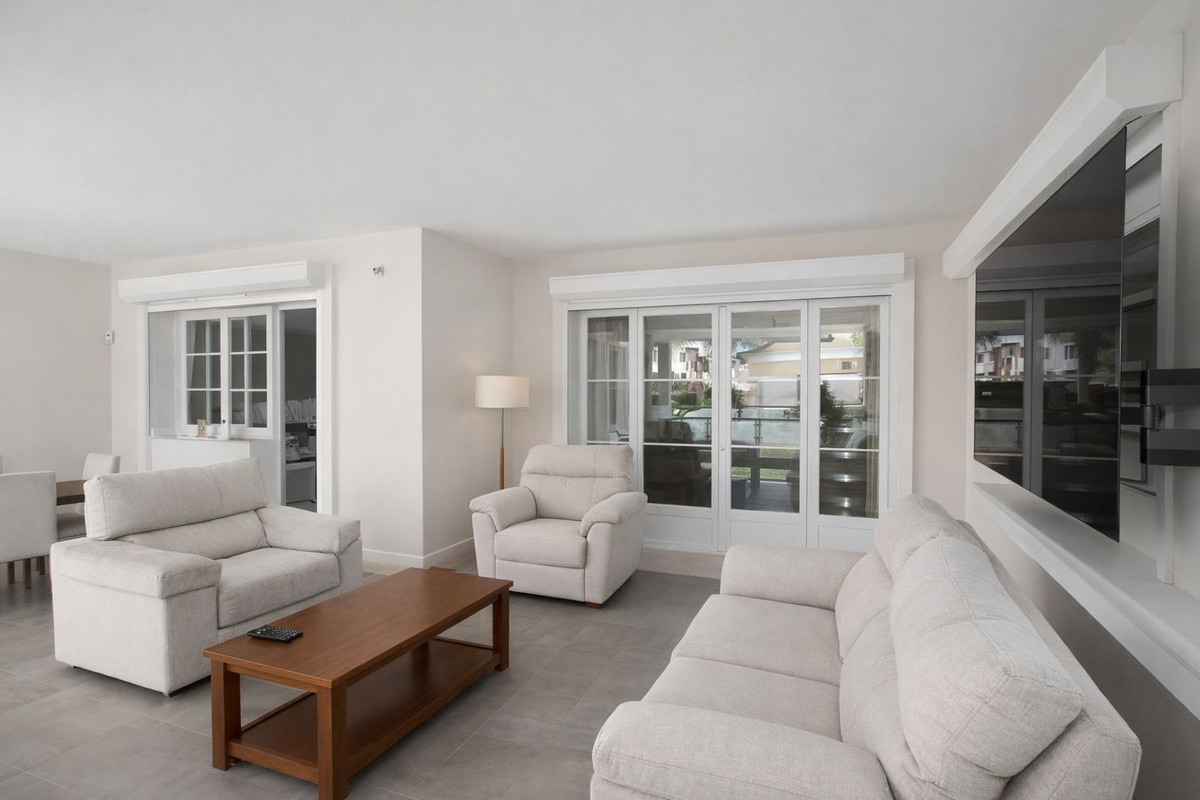 3 bedroom Semi-detached for sale in Elviria – R5349313