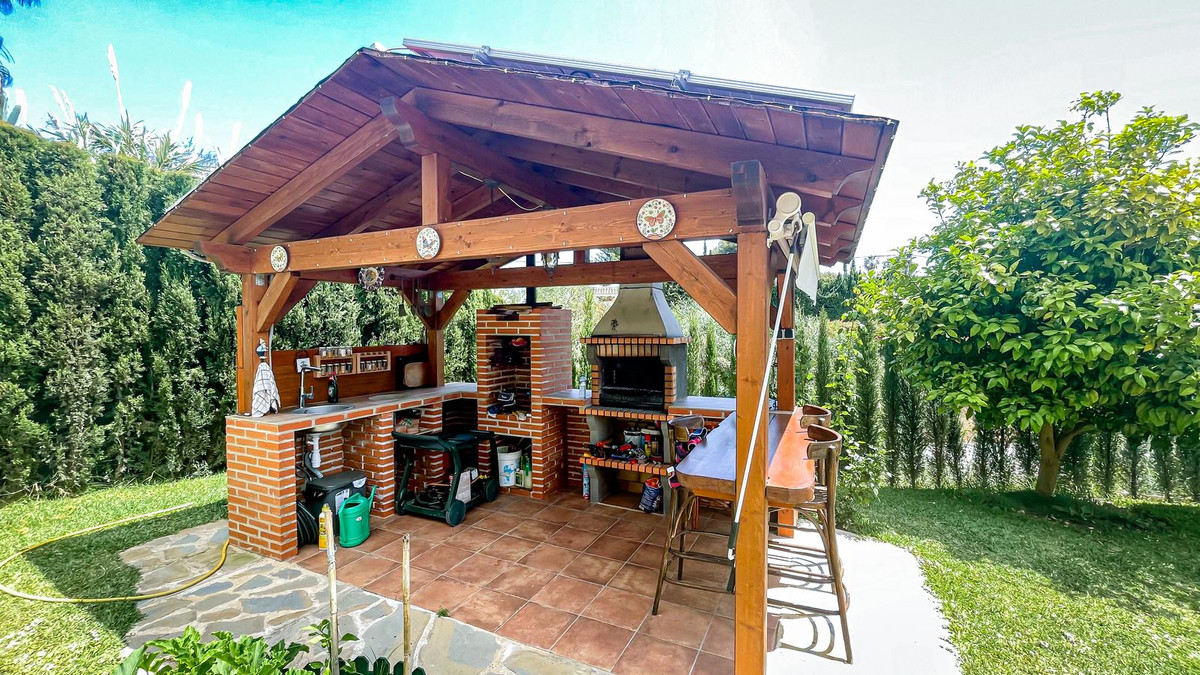 6 bedroom Villas for sale in El Rosario – R5049835