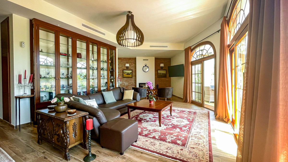 6 bedroom Villas for sale in El Rosario – R5049835