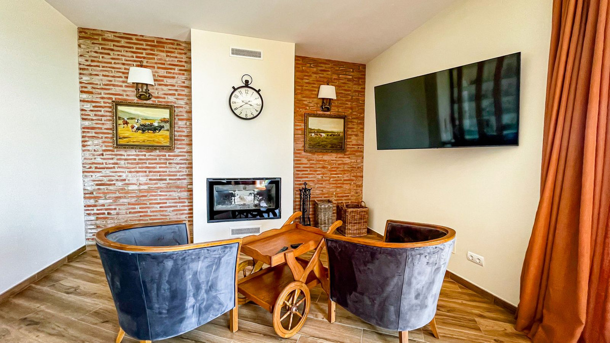 6 bedroom Villas for sale in El Rosario – R5049835