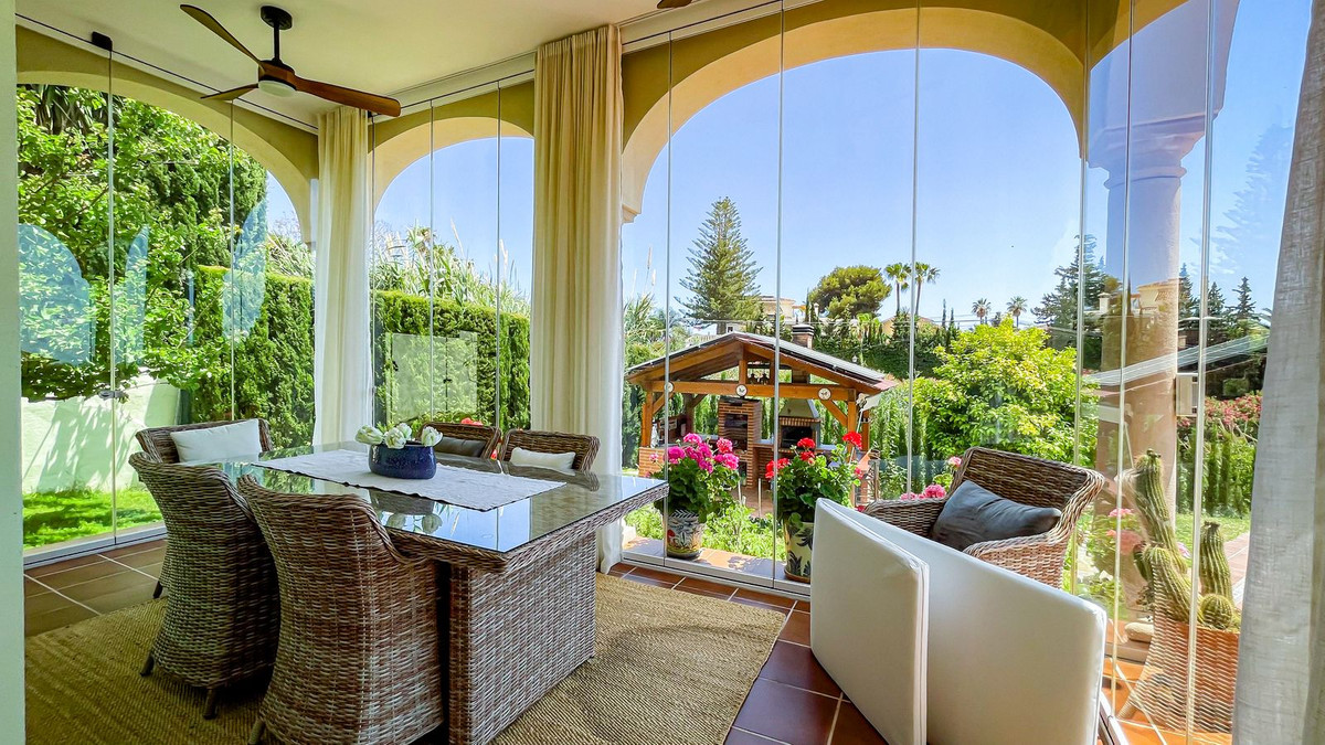 6 bedroom Villas for sale in El Rosario – R5049835