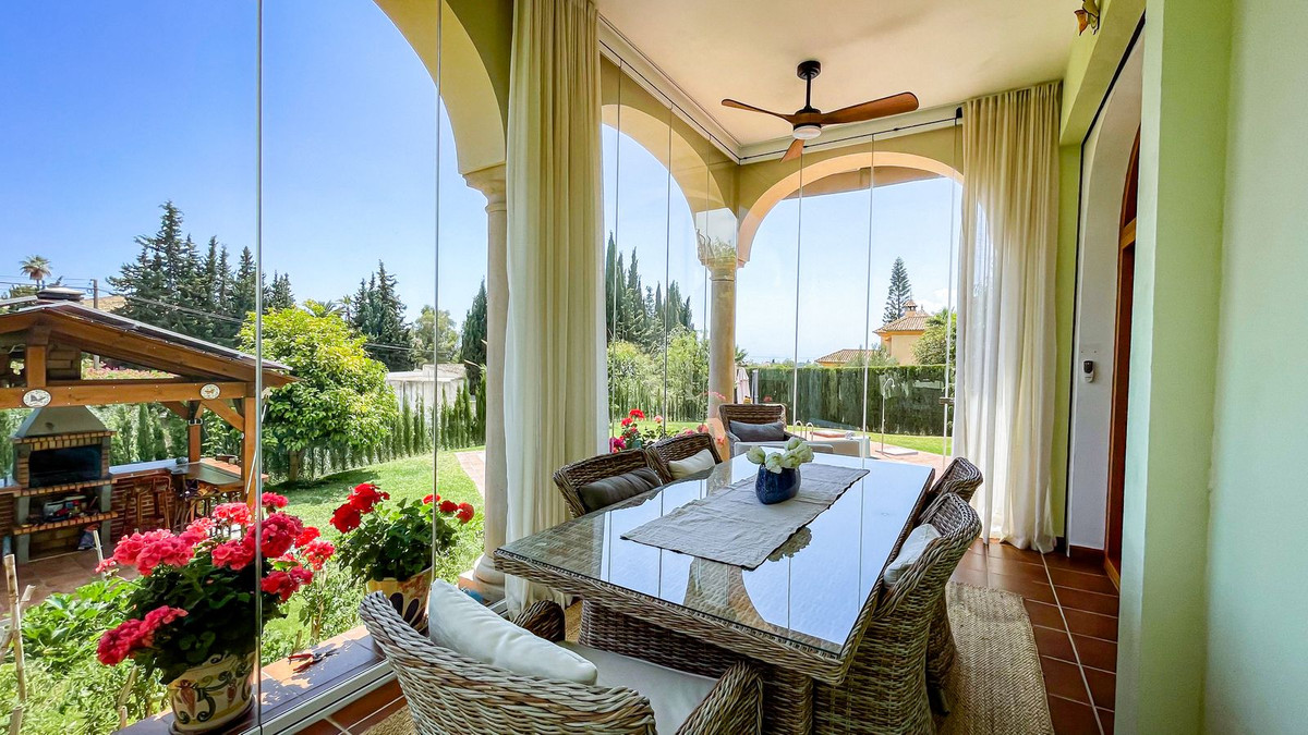 6 bedroom Villas for sale in El Rosario – R5049835