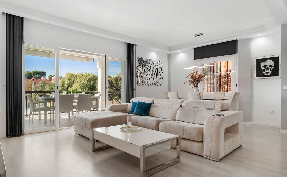 6 bedroom Semi-detached for sale in Marbella – R5337880