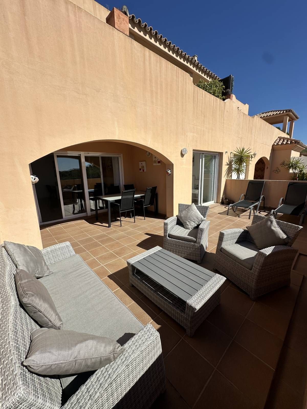 2 bedroom Apartments for sale in Calahonda – R5346463