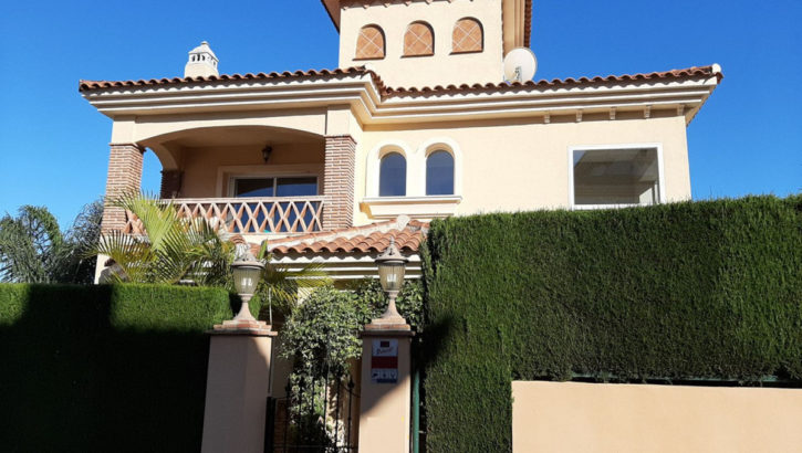 Villas de 4 dormitorios en venta en Riviera del Sol – R5167363 en 