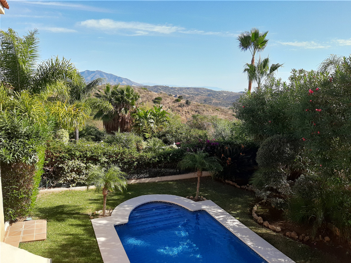 4 bedroom Villas for sale in Riviera del Sol – R5167363