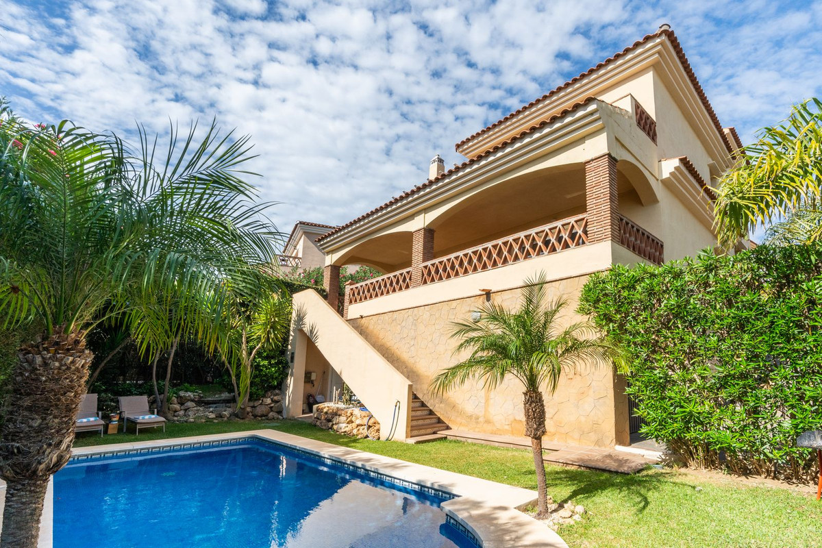 4 bedroom Villas for sale in Riviera del Sol – R5167363