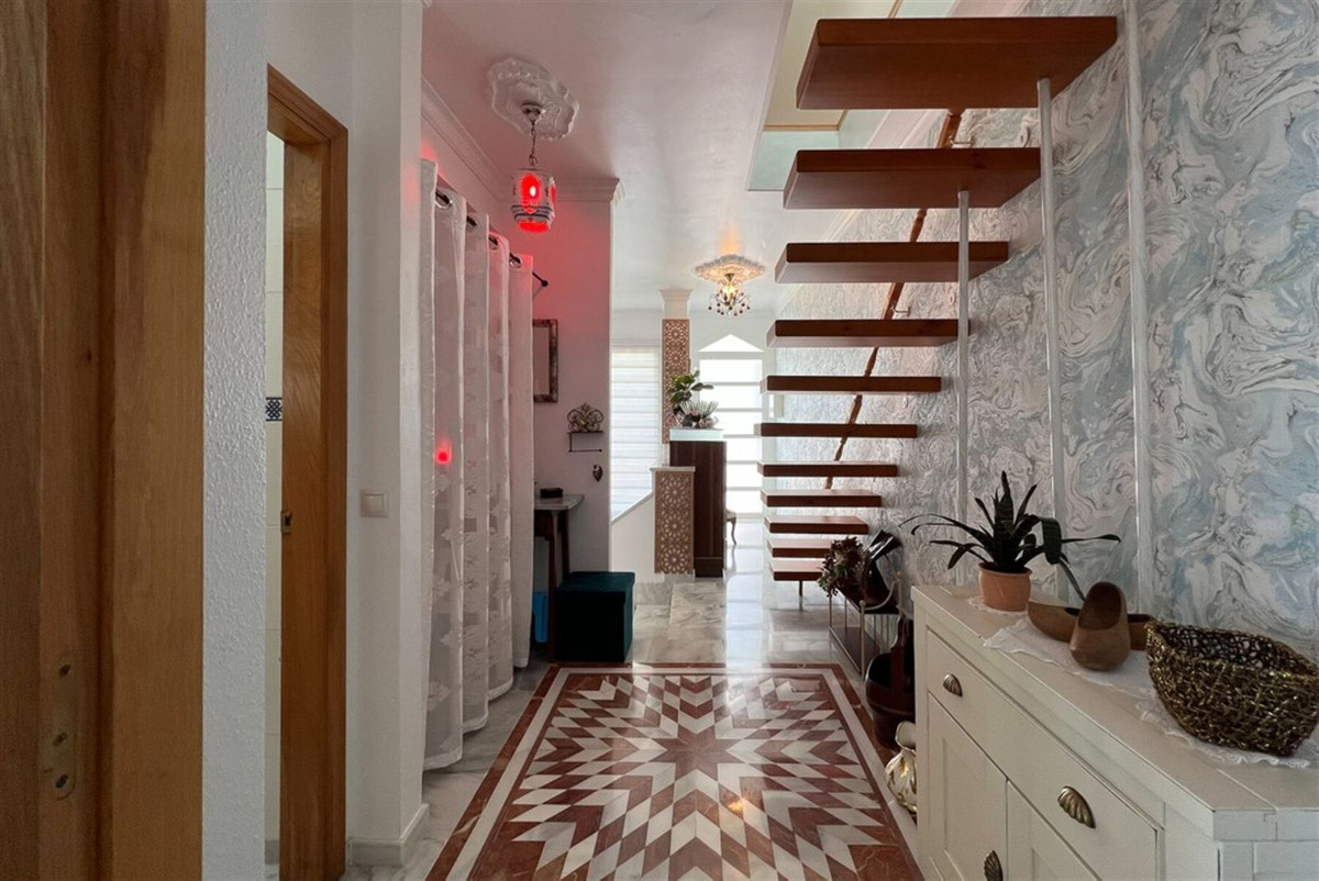 Adosados de 4 dormitorios en venta en Calahonda – R5360698