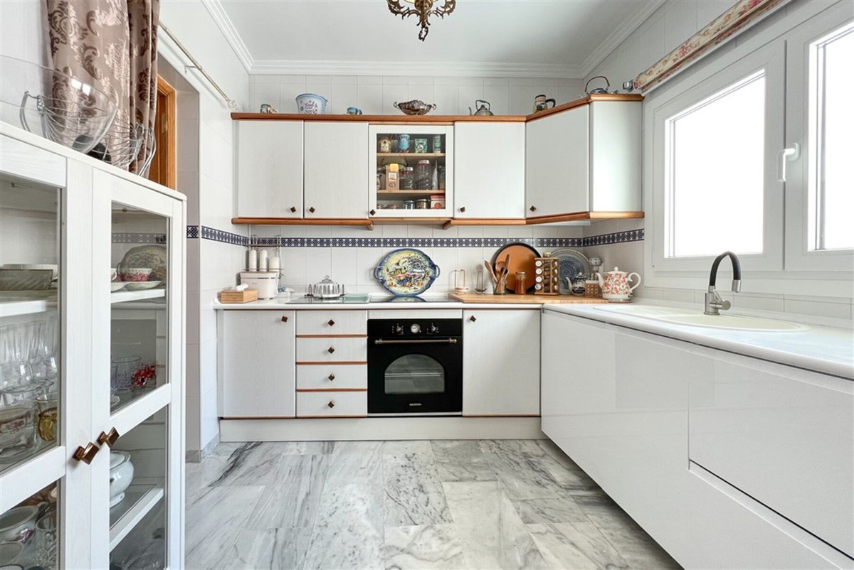 Adosados de 4 dormitorios en venta en Calahonda – R5360698