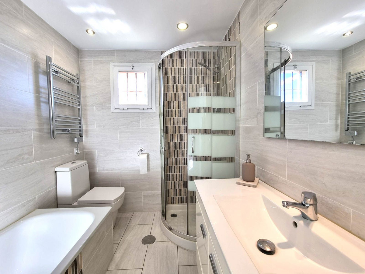 Apartamentos de 2 dormitorios en venta en Calahonda – R5250097