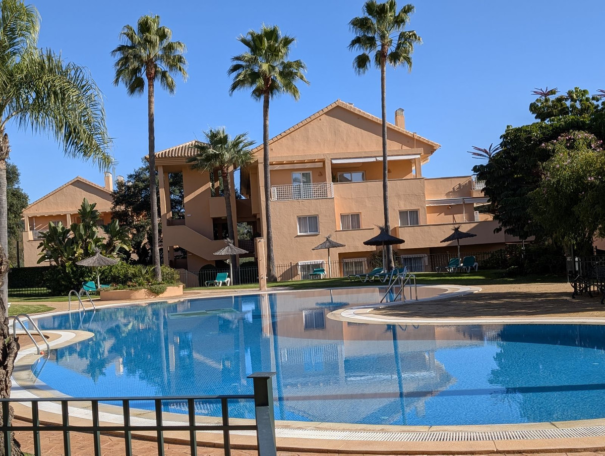 Apartamentos de 3 dormitorios en venta en Elviria – R5340952