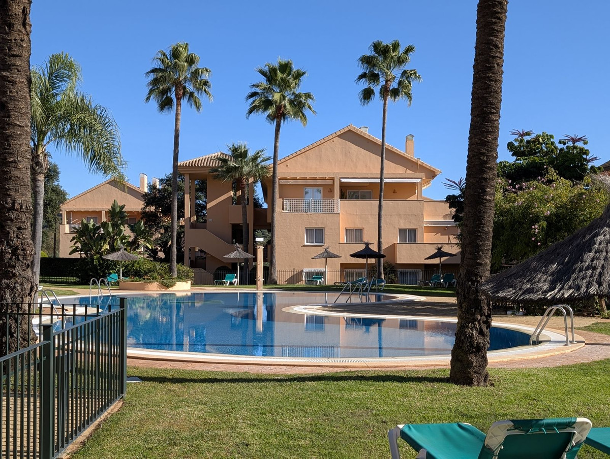 Apartamentos de 3 dormitorios en venta en Elviria – R5340952