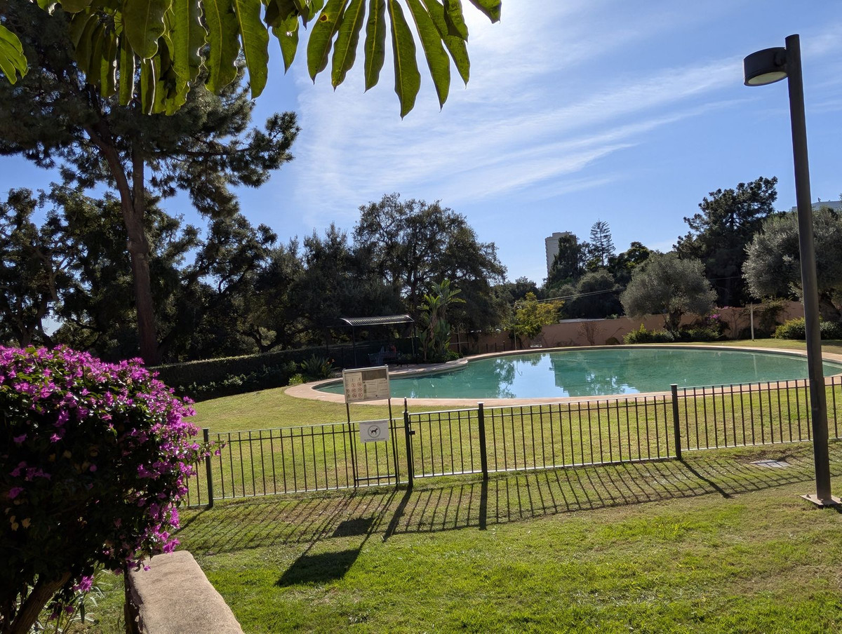 Apartamentos de 3 dormitorios en venta en Elviria – R5340952