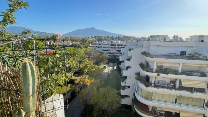 Aticos de 2 dormitorios en venta en Guadalmina Alta – R5354086 en 