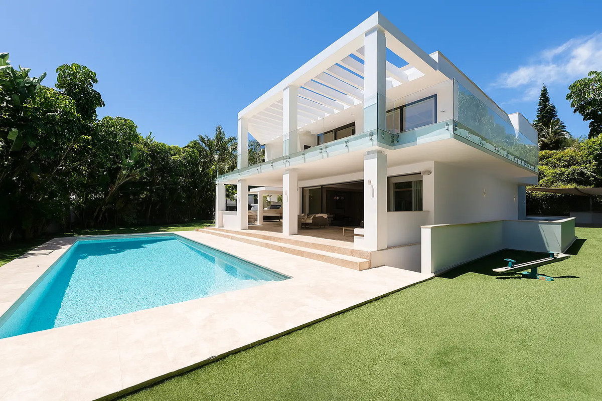 Villas de 5 dormitorios en venta en La Quinta – R5167978