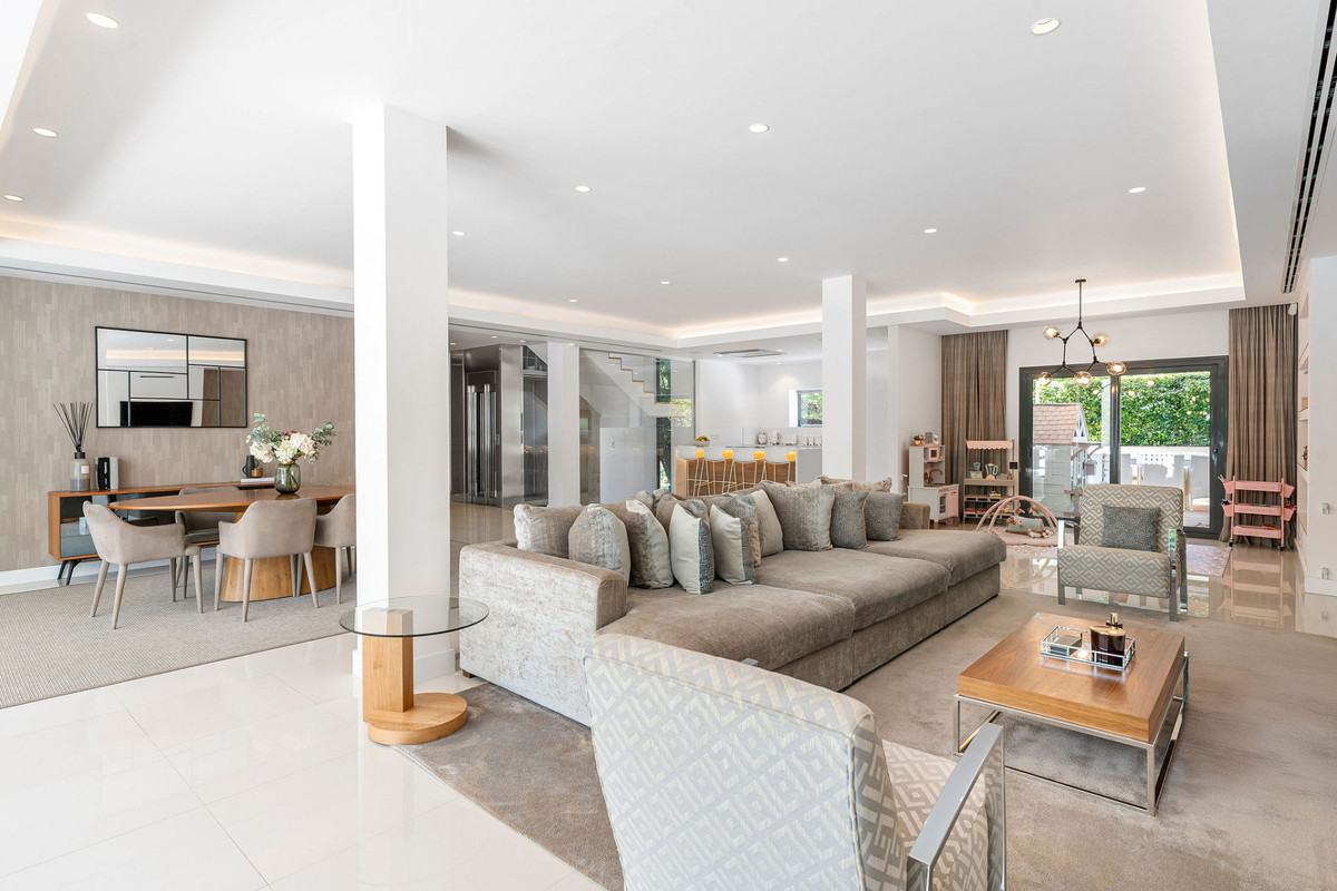 Villas de 5 dormitorios en venta en La Quinta – R5167978