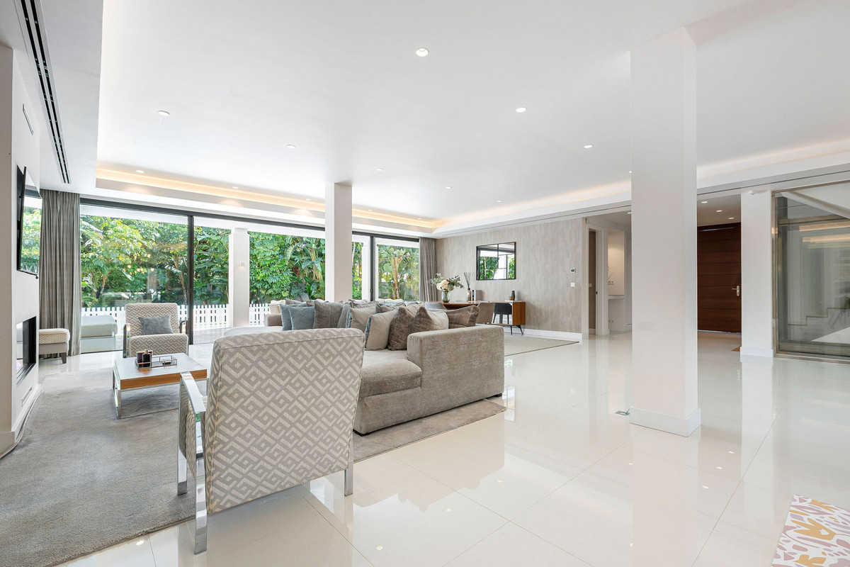 Villas de 5 dormitorios en venta en La Quinta – R5167978