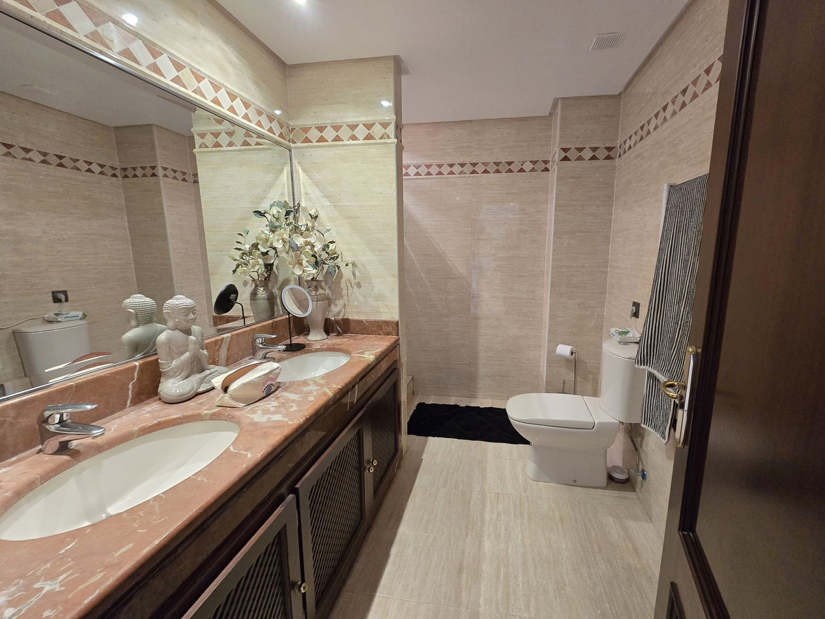 2 bedroom Apartments for sale in La Mairena – R4988746