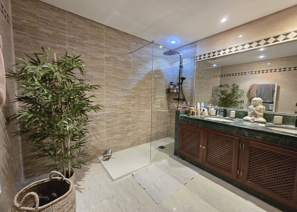 2 bedroom Apartments for sale in La Mairena – R4988746