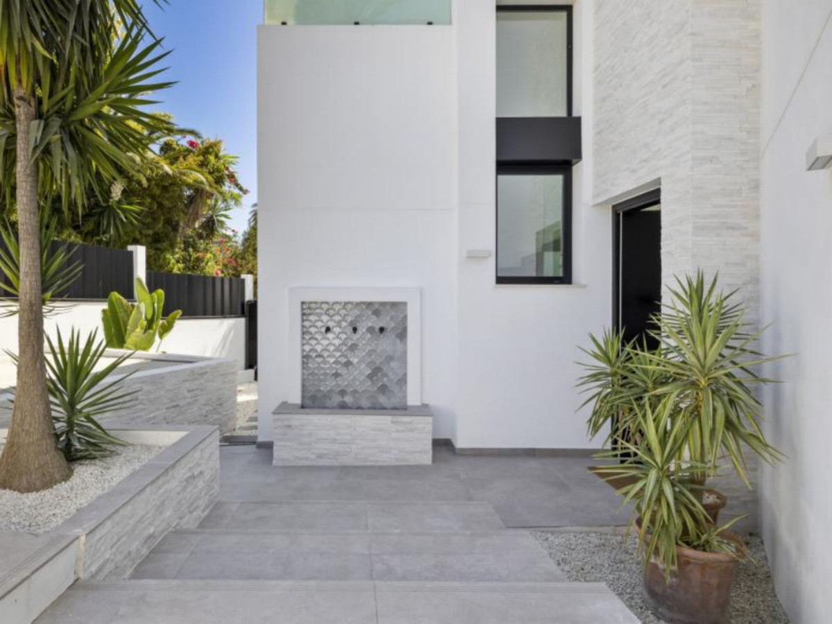 Villas de 5 dormitorios en venta en Marbesa – R5186248