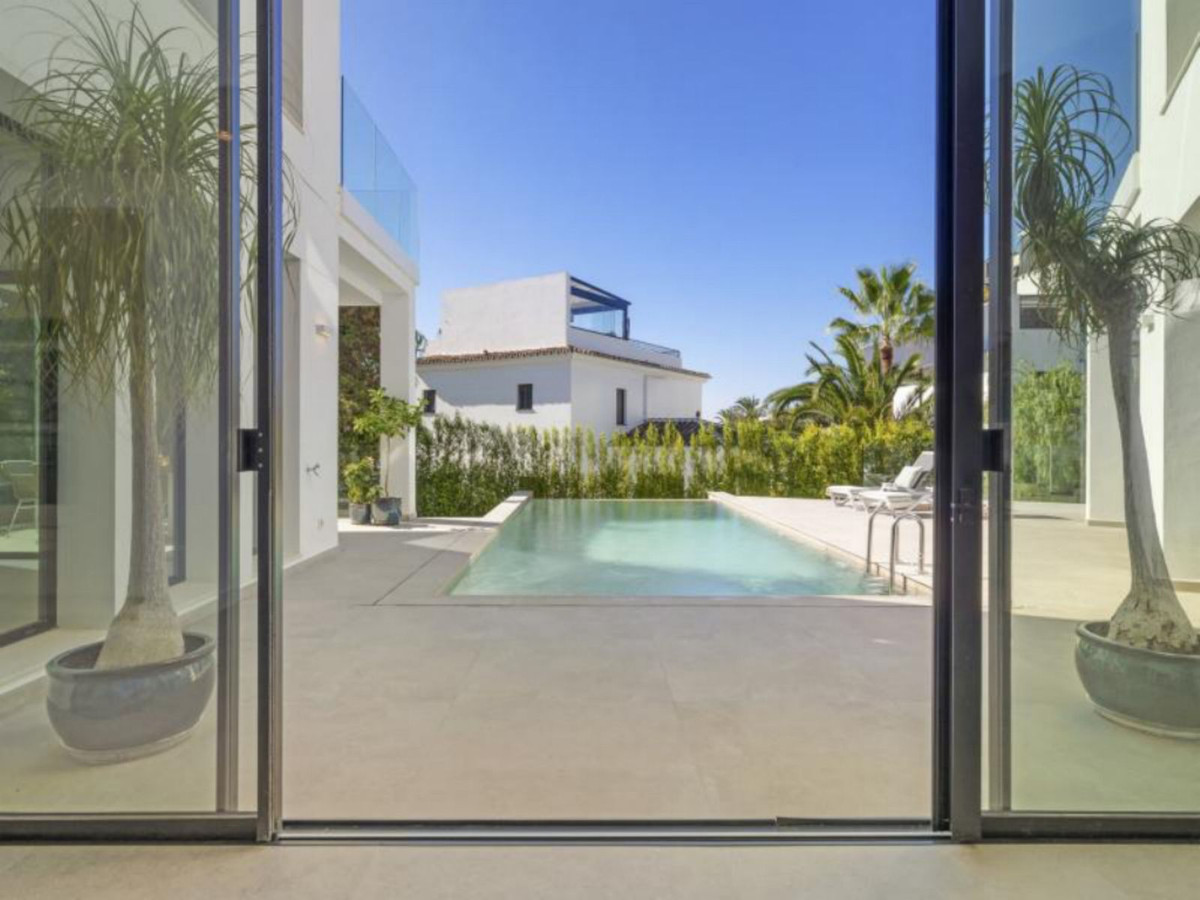 Villas de 5 dormitorios en venta en Marbesa – R5186248