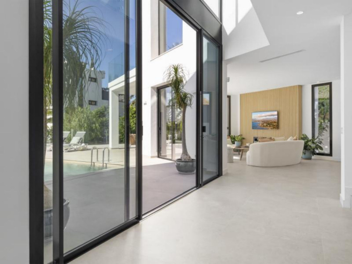 Villas de 5 dormitorios en venta en Marbesa – R5186248