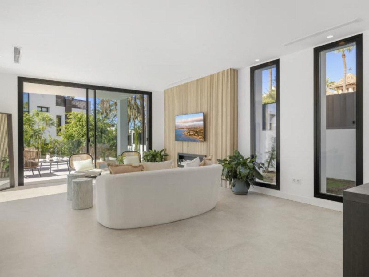 Villas de 5 dormitorios en venta en Marbesa – R5186248