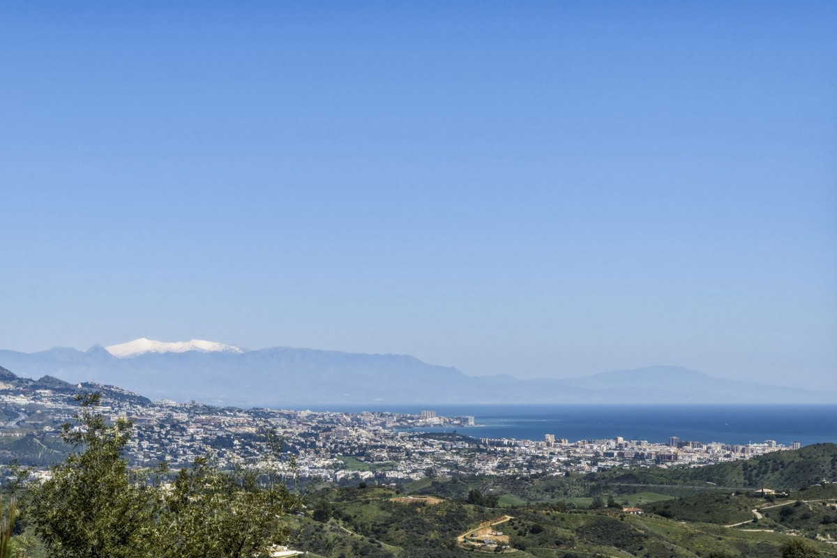 2 bedroom Apartments for sale in La Mairena – R5351347