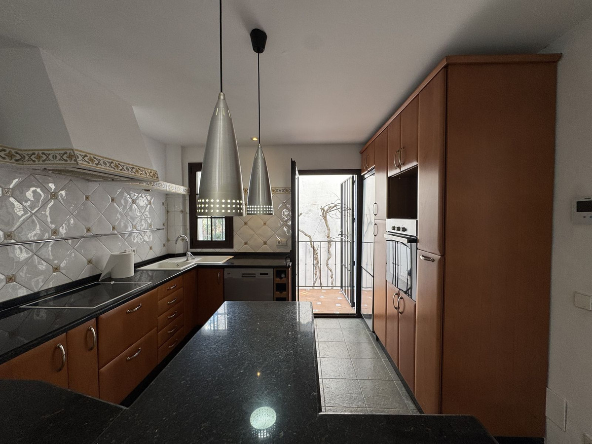 7 bedroom Townhouses for sale in Marbella – R5343526