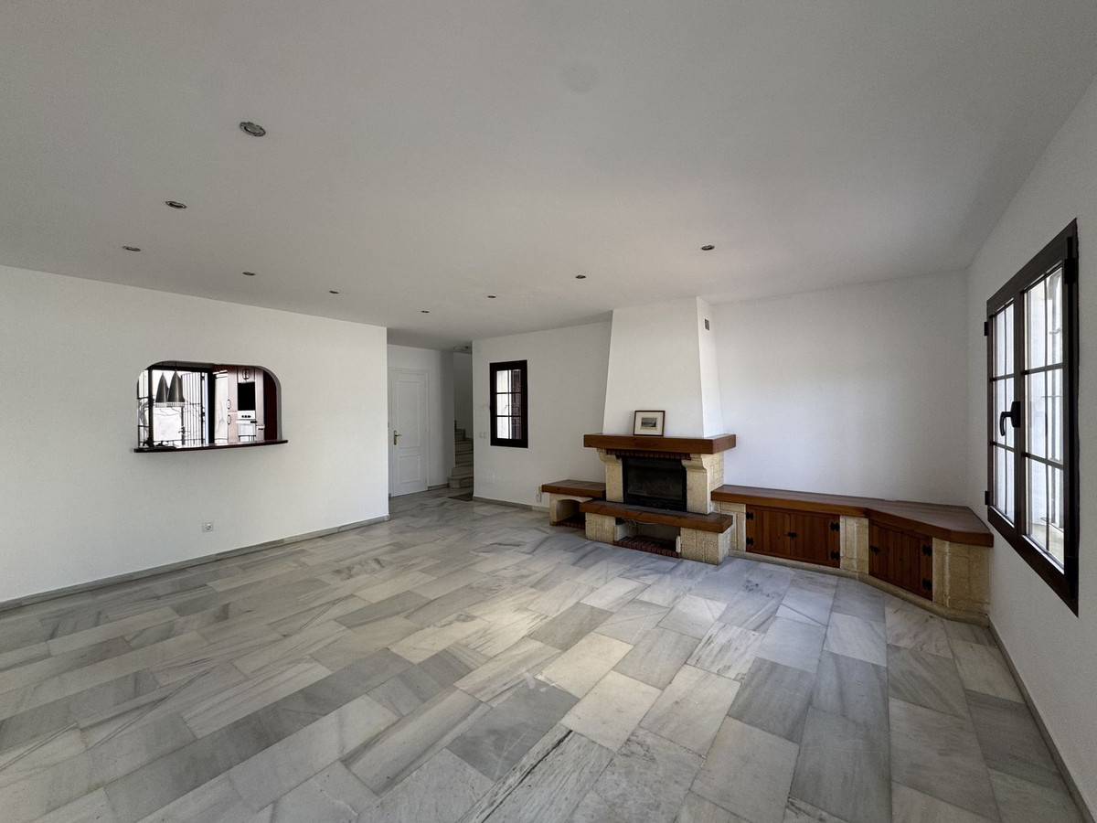 7 bedroom Townhouses for sale in Marbella – R5343526