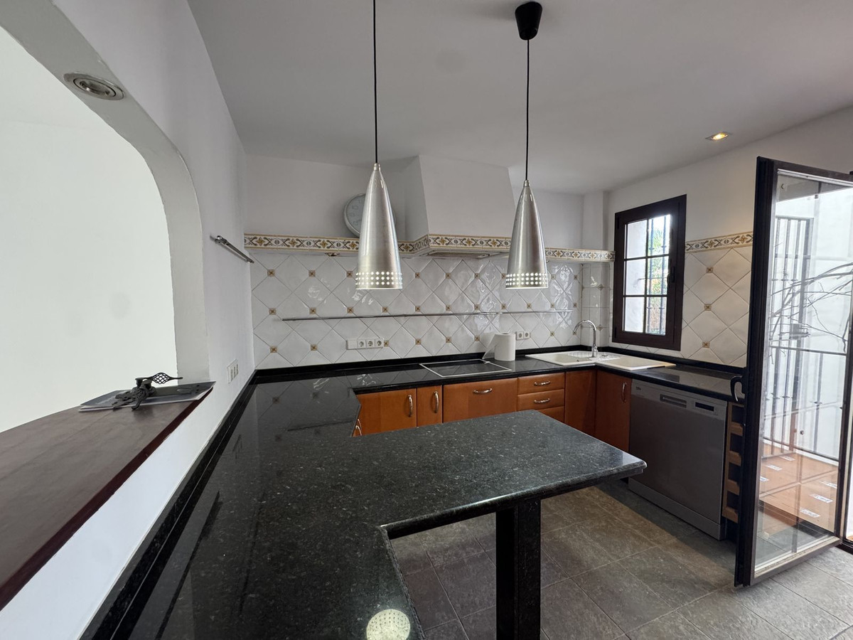 7 bedroom Townhouses for sale in Marbella – R5343526