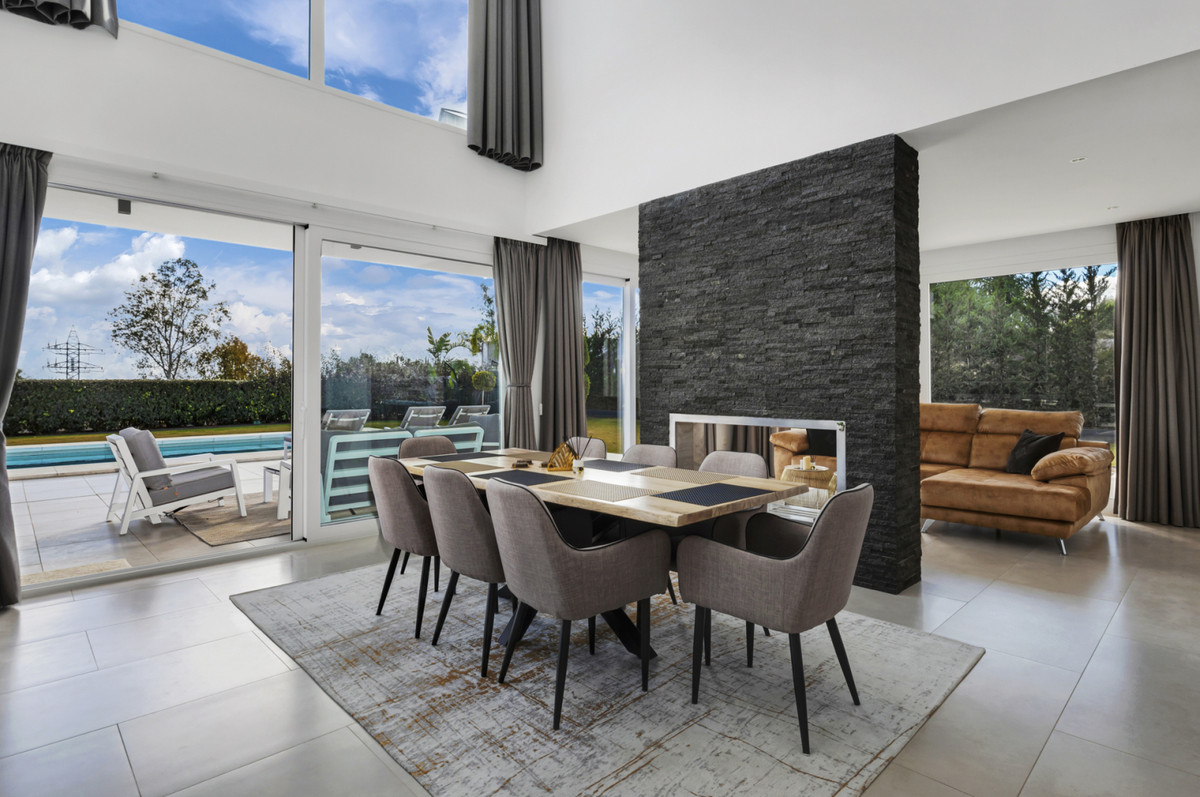 4 bedroom Villas for sale in La Quinta – R5321713