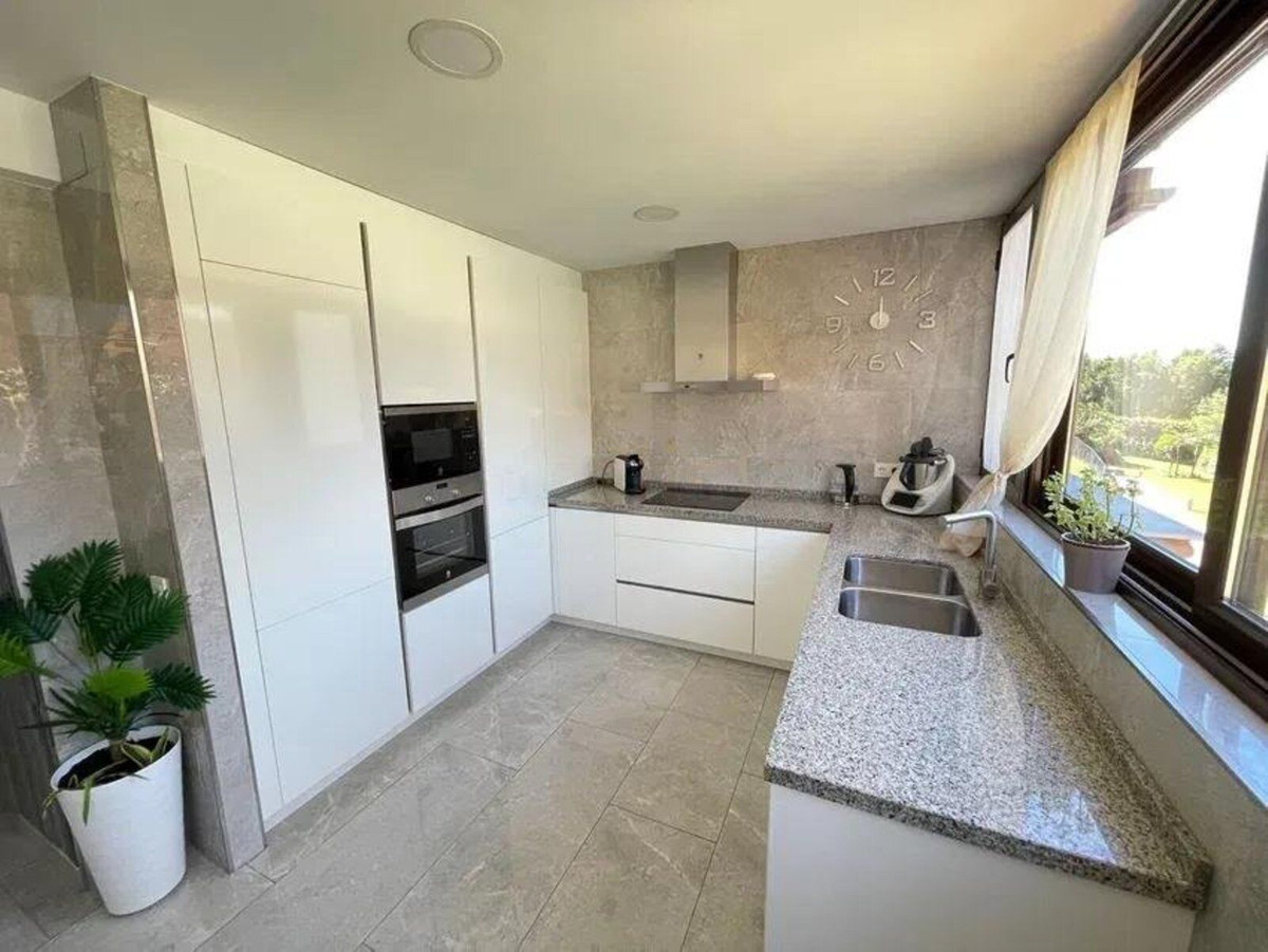 Aticos de 3 dormitorios en venta en Marbella – R5350321