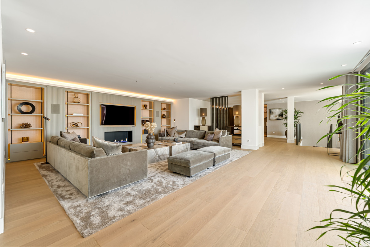 5 bedroom Villas for sale in Milla de Oro – R5181556