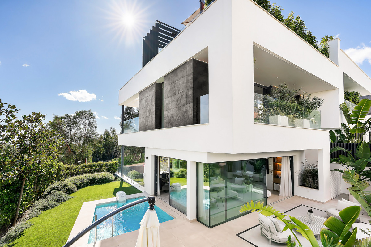 4 bedroom Semi-detached for sale in Sierra Blanca – R4992370