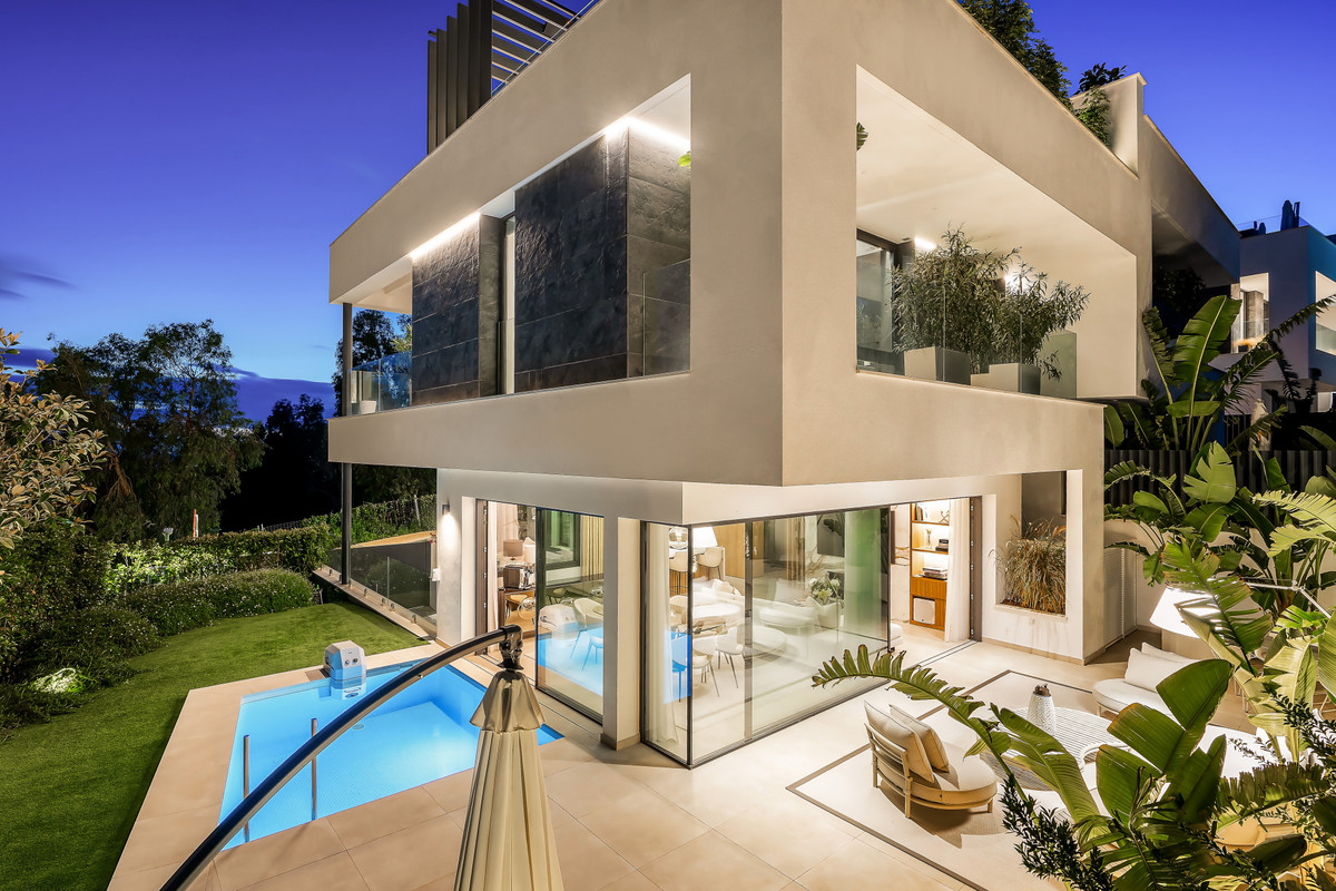 4 bedroom Semi-detached for sale in Sierra Blanca – R4992370