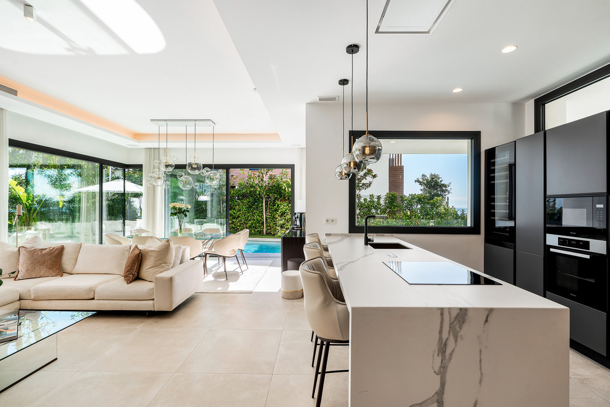 4 bedroom Semi-detached for sale in Sierra Blanca – R4992370