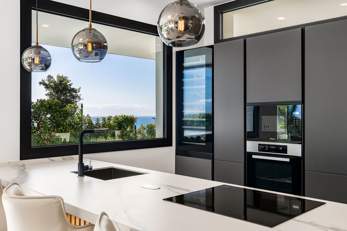 4 bedroom Semi-detached for sale in Sierra Blanca – R4992370