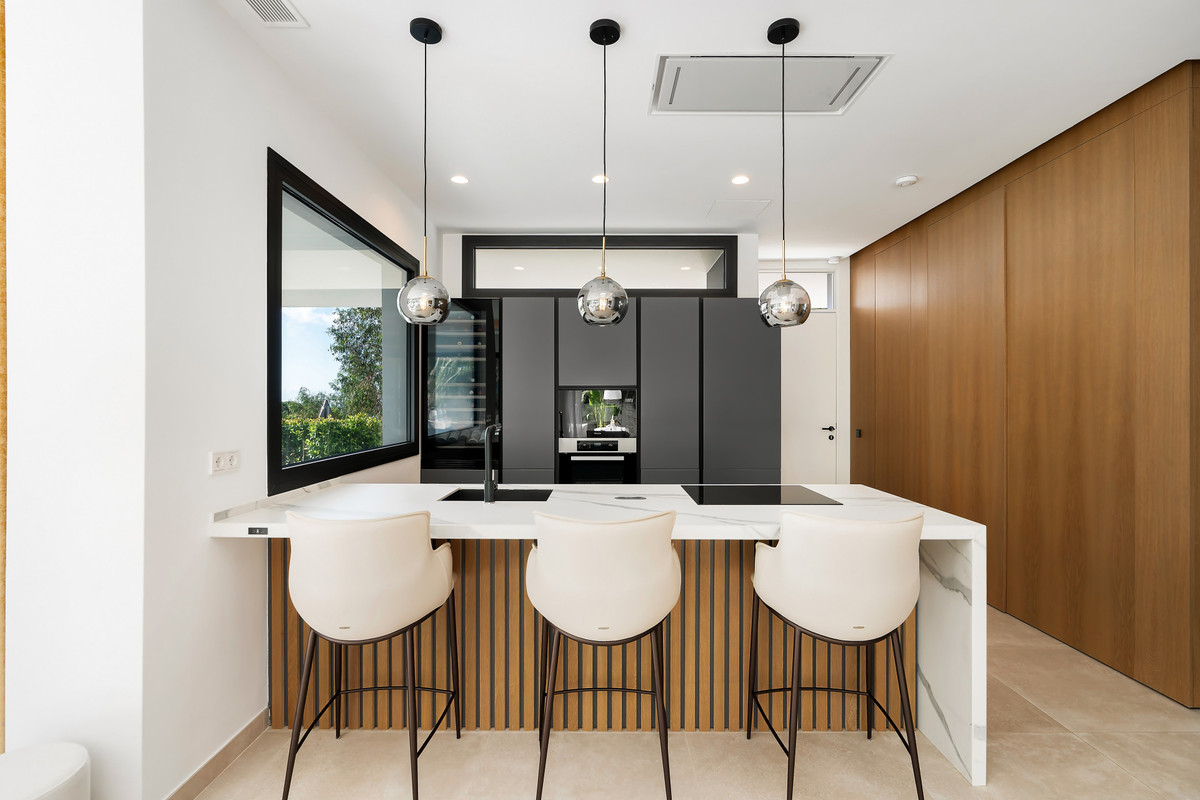 4 bedroom Semi-detached for sale in Sierra Blanca – R4992370