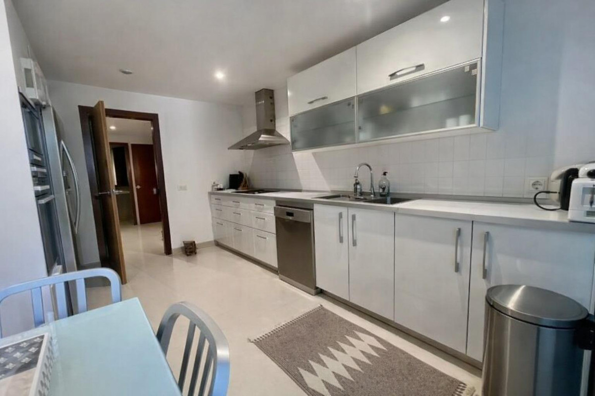 Aticos de 4 dormitorios en venta en Marbella – R5362378