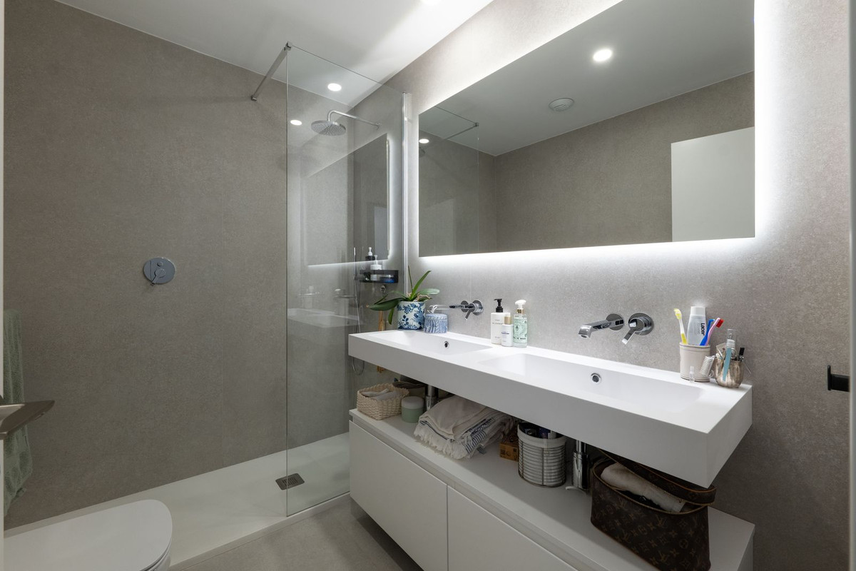 2 bedroom Apartments for sale in Altos de los Monteros – R5333224