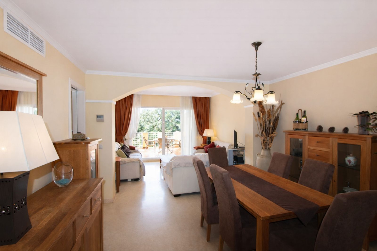 2 bedroom Apartments for sale in Elviria – R5356483