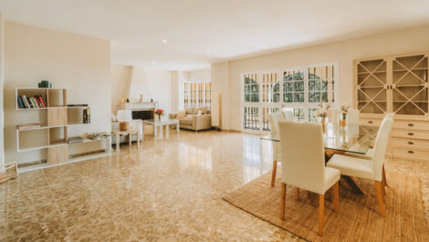 Villas de 6 dormitorios en venta en Marbesa – R5347978