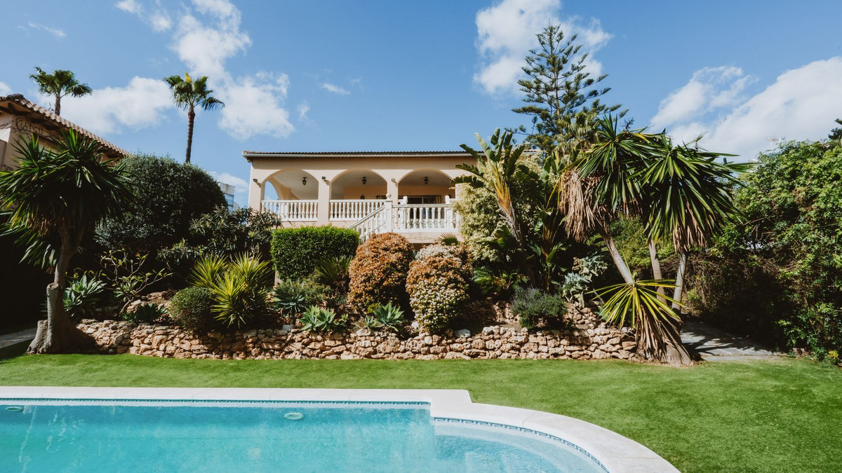 Villas de 6 dormitorios en venta en Marbesa – R5347978